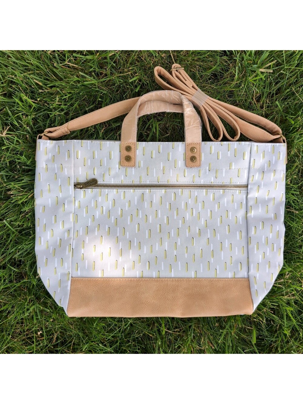 Thirty-One Modern Tote Dancing Dash Pebble Pattern